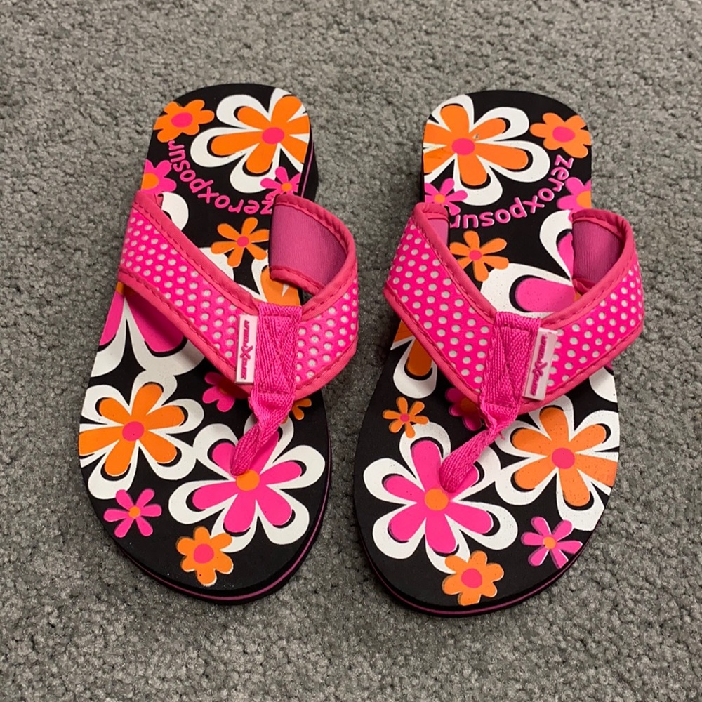 NWT Kid’s Wedge Flip Flops Size L 4/5